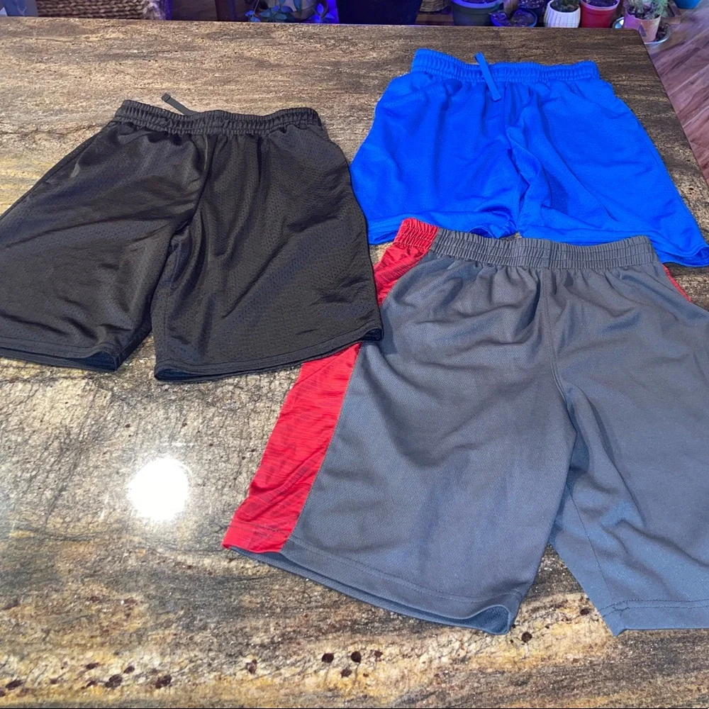 Bundle of 3‎ athletic shorts and 1 hoodie size youth 14/16